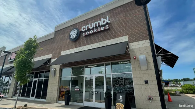 Crumbl Cookies Hours